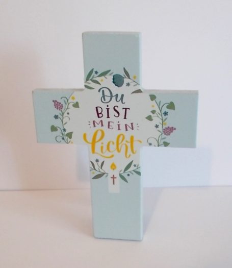 Ein dekoratives Kreuz mit der Aufschrift „Du bist das Licht“ und floralen Mustern.